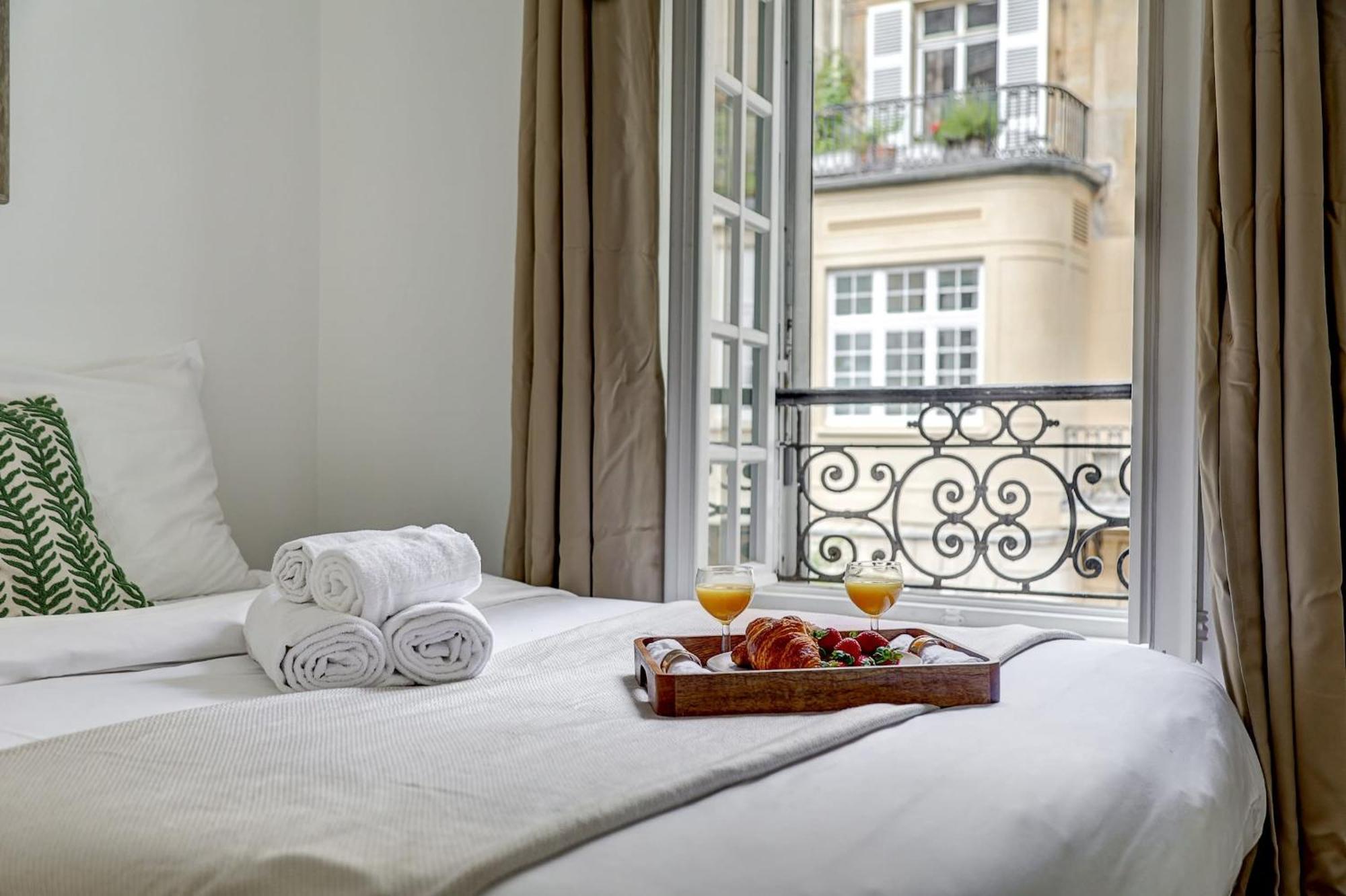 Champs-Elysees - 2Br With Balcony - Cityapartmentstay Párizs Kültér fotó