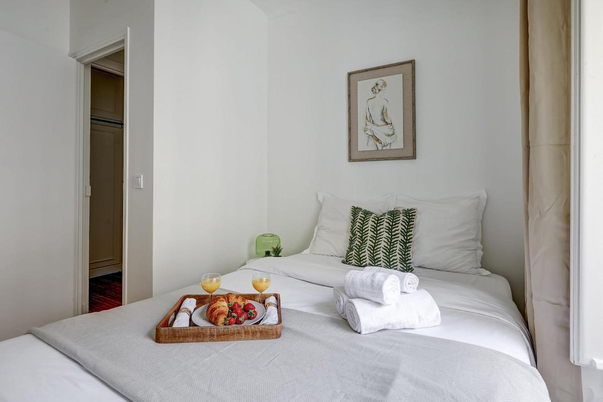 Champs-Elysees - 2Br With Balcony - Cityapartmentstay Párizs Kültér fotó